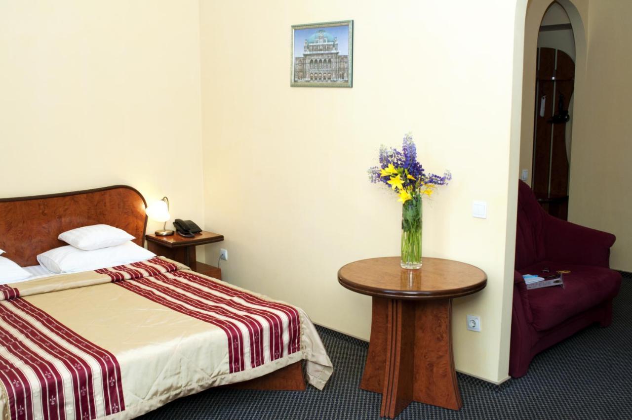 Wien Hotel ลวีฟ ภายนอก รูปภาพ